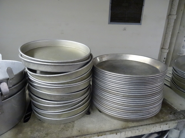 lot 295 image: Misc Baking Pans