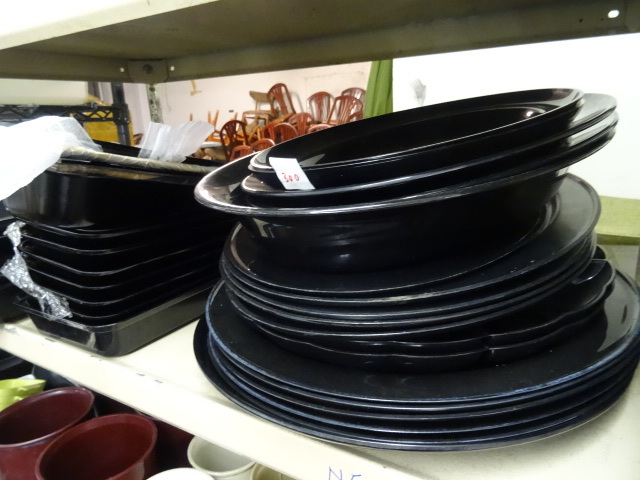 lot 300 image: Misc Trays and Salad Containers