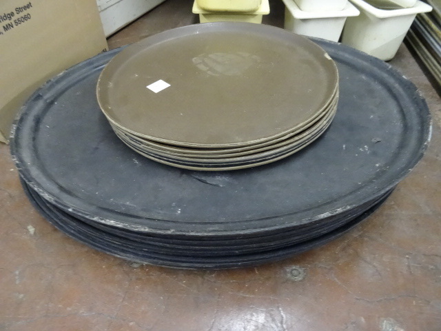lot 304 image: Misc Server Trays