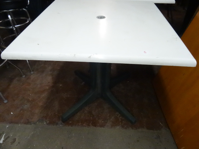 lot 315 image: 32 X 32 X 29 Patio Table