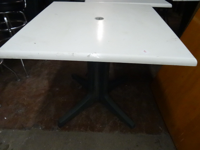 lot 316 image: 32 X 32 X 29 Patio Table