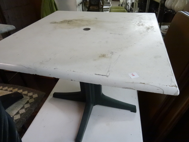 lot 318 image: 32 X 32 X 29 Patio Table