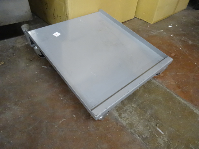 lot 330 image: Stacking Chair Cart