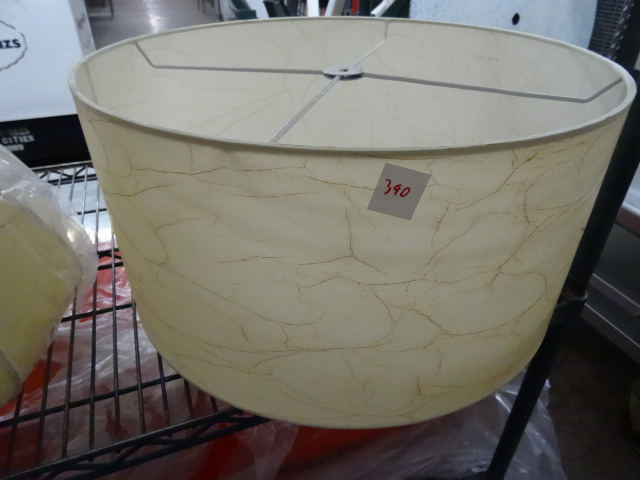 lot 390 image: 20 Round Ceiling Light