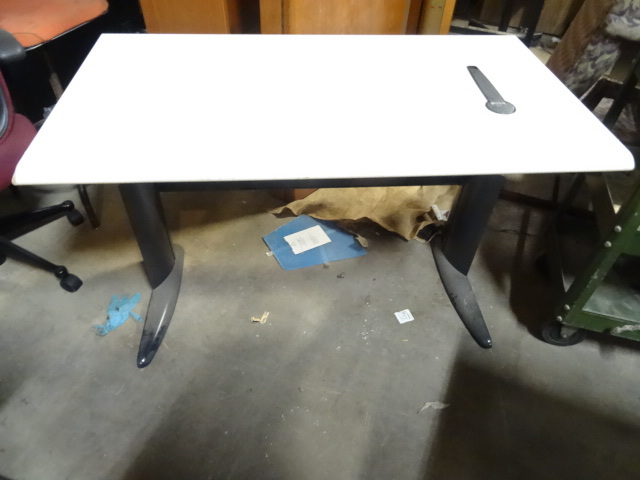 Adjustable Height Work Station