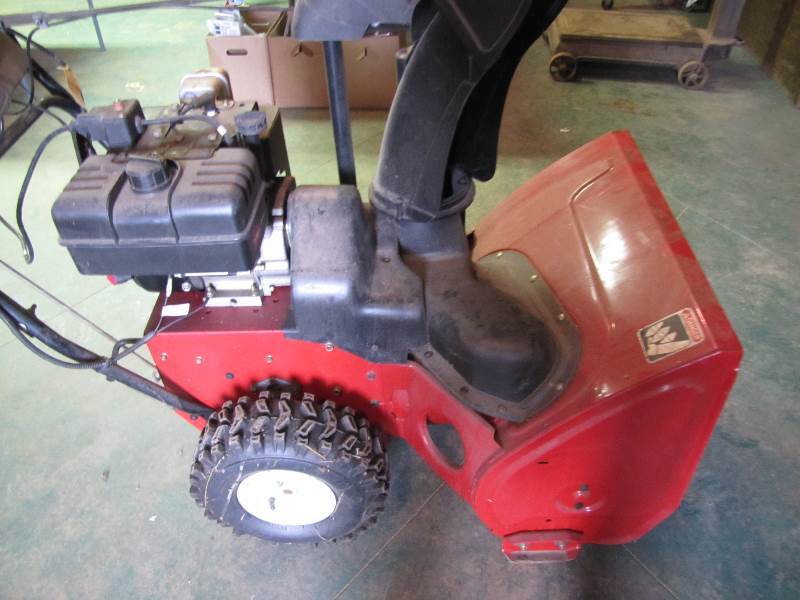 Toro Snow Blower 826LE RUNS
