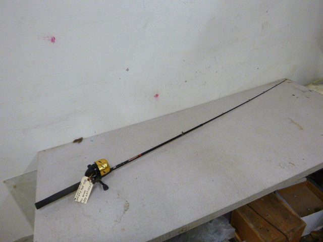 lot 26 image: Maxxum Reel Closed FaceRod Abu Garcia 375 Abumatic