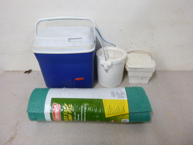 lot 62 image: Cooler and Camping Mat