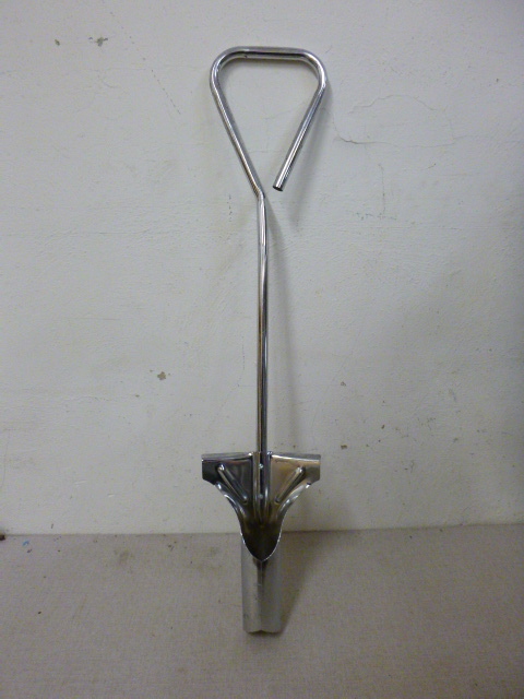 lot 66 image: Bulb Planter