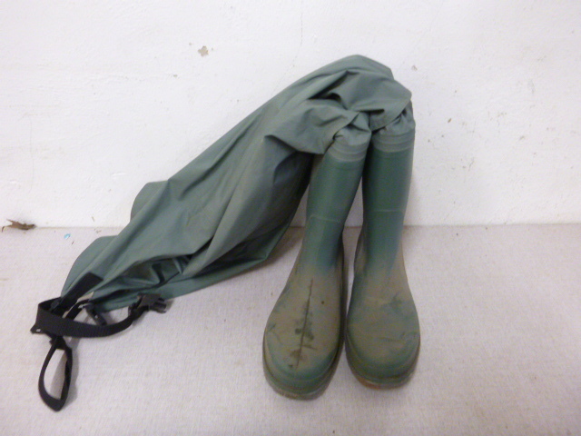 lot 69 image: Cabelas Hip Boots