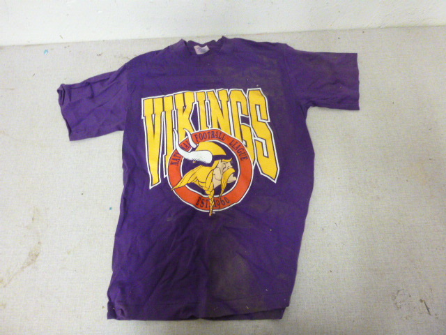 lot 70 image: Vikings T-Shirt