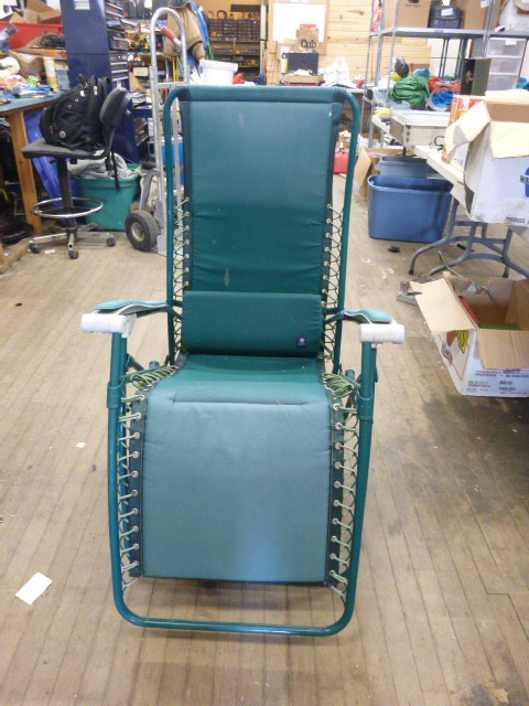 lot 78 image: Patio Padded Folding Lounge Chair