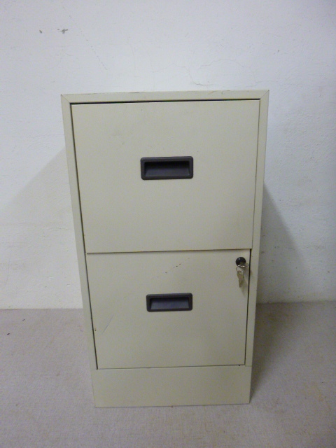lot 83 image: Metal 2 Drawer File Cabinet