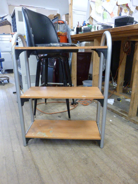 lot 100 image: 3 Tier Shelf