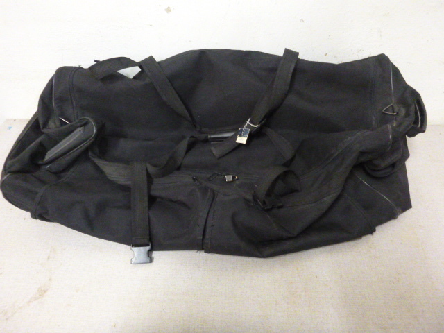 lot 103 image: Large Travel Bag