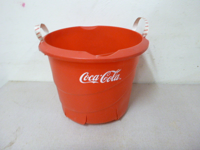 lot 112 image: Coca-Cola Tub