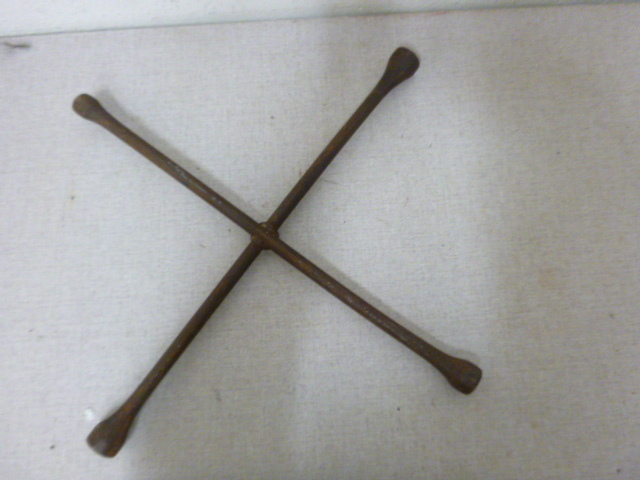 lot 122 image: 4-Way Tire Wrench