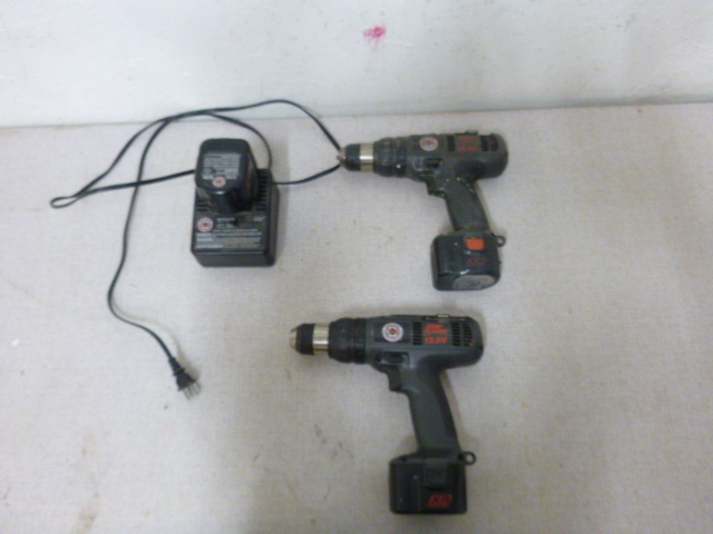 lot 140 image: 2 Black & Decker Super Cyclone Cordless Drills