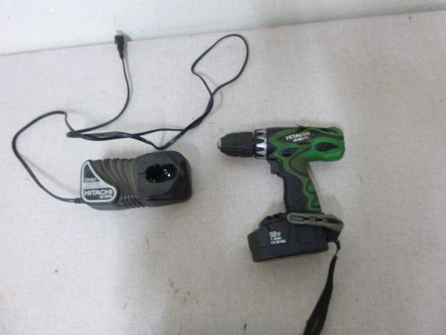 lot 142 image: Hitachi 18 Volt Cordless Drill