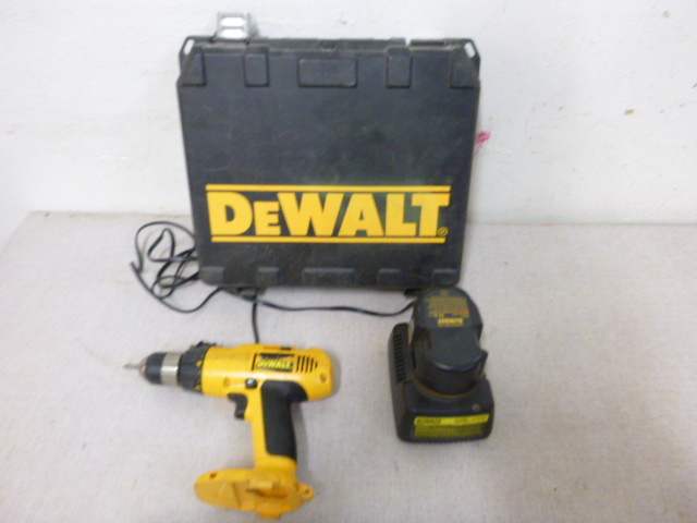 lot 153 image: DeWalt 14.4 Volt Cordless Drill