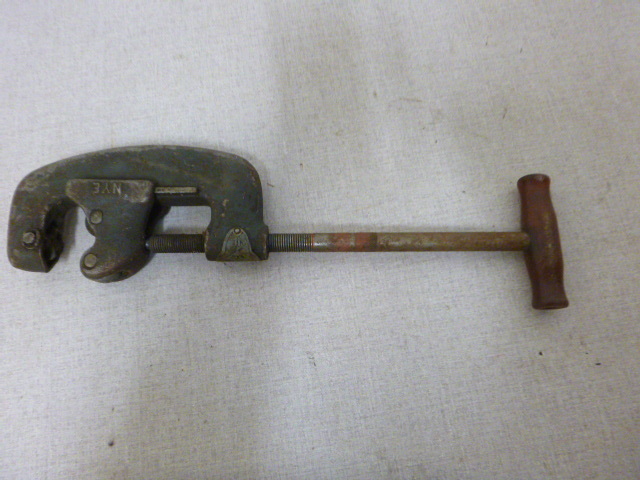 lot 165 image: Large Pipe Cutter