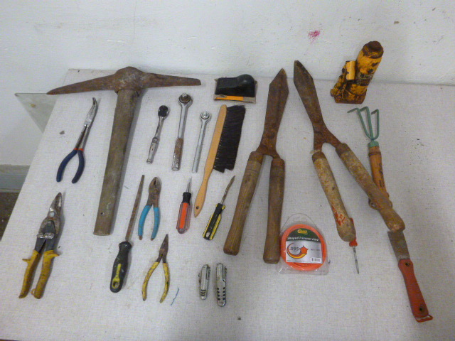 lot 168 image: Miscellaneous tools