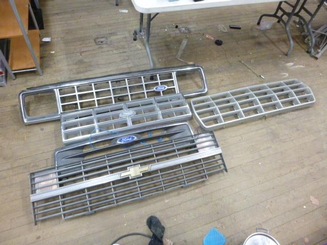 lot 169 image: Miscellaneous Auto Grills
