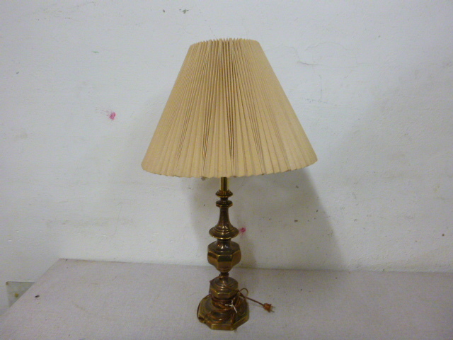 lot 178 image: Table Lamp