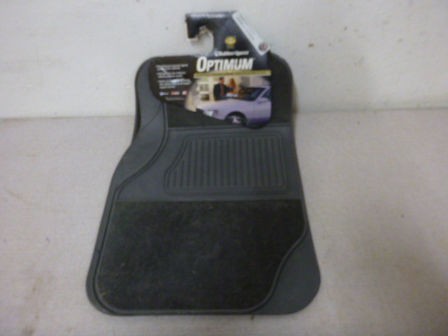 lot 195 image: Rubbermaid Auto Floor Mats