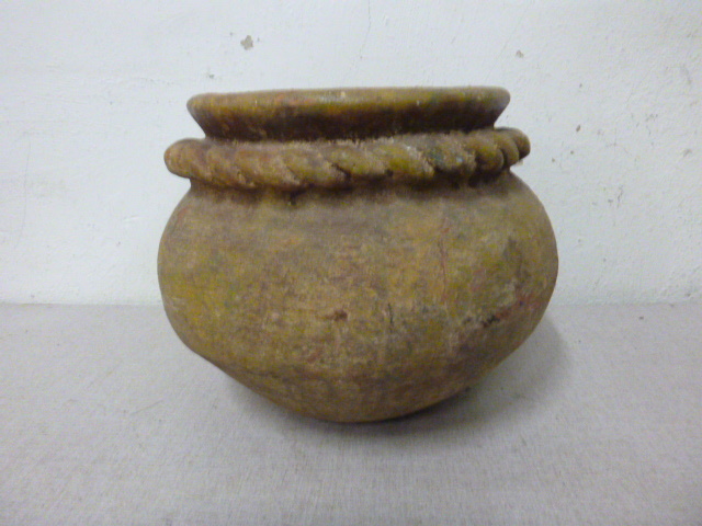 lot 197 image: Clay Pot Dcor