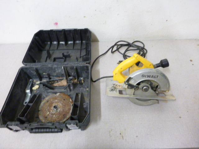 lot 4 image: DeWalt Circular Saw