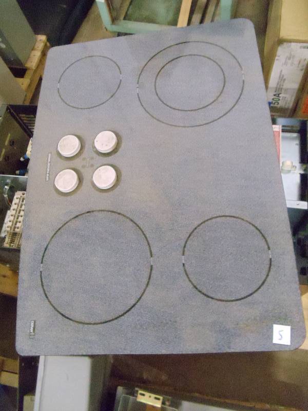 lot 5 image: Jenn air cook top