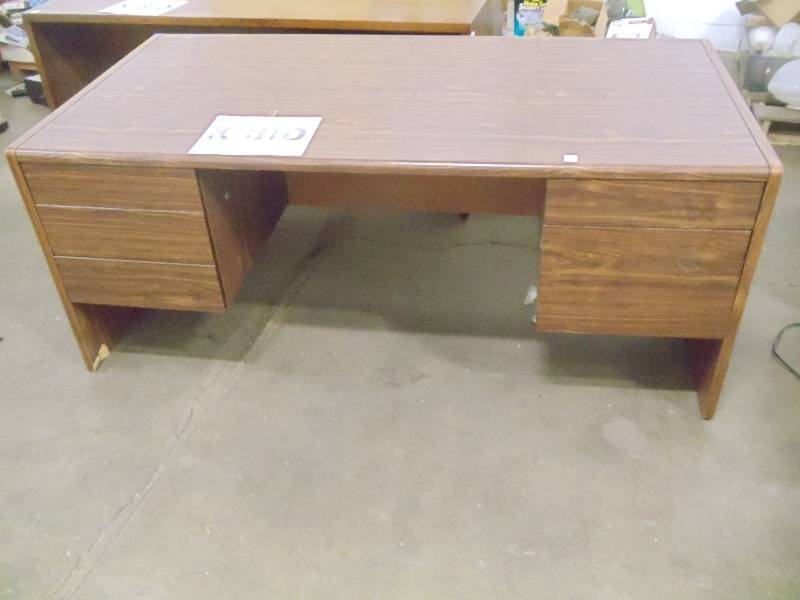 lot 9 image: 5 drawer laminate office desk.