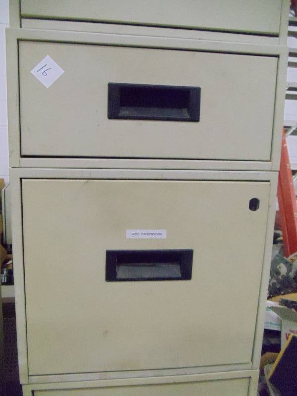 lot 16 image: 2 drawer metal cabinet