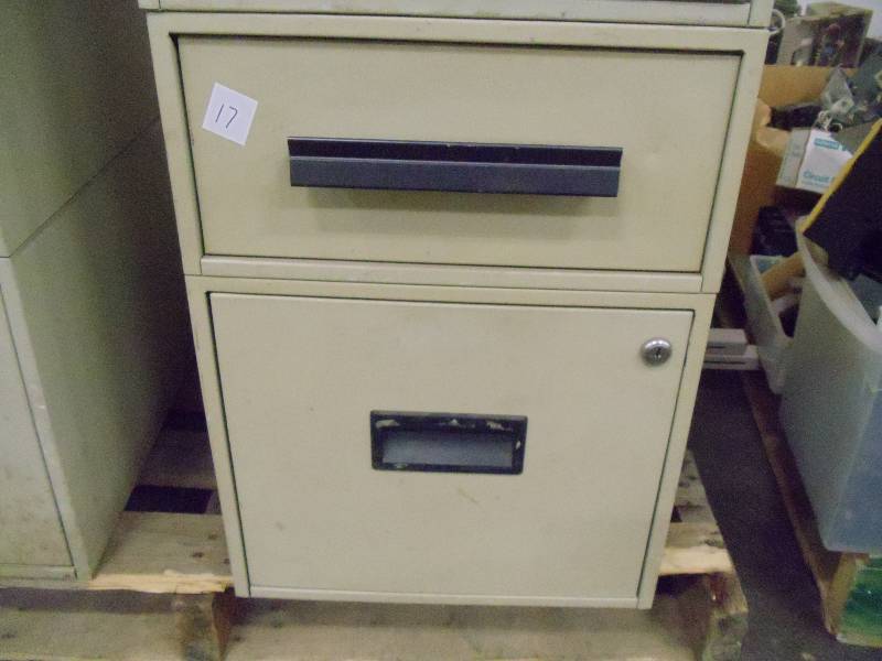 lot 17 image: 2 drawer metal cabinet
