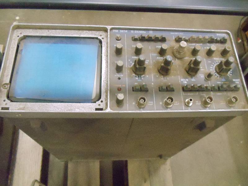 lot 19 image: Osilloscope