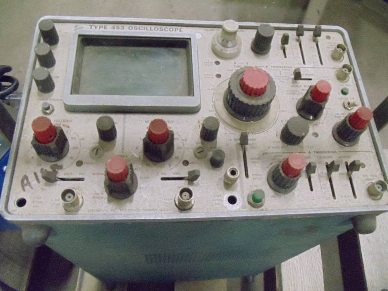 lot 20 image: Tektronix ocsilloscope