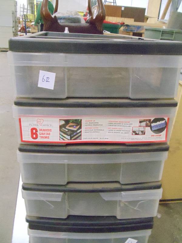 lot 62 image: plastic organizer