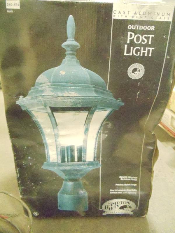 lot 65 image: Outdoor post light