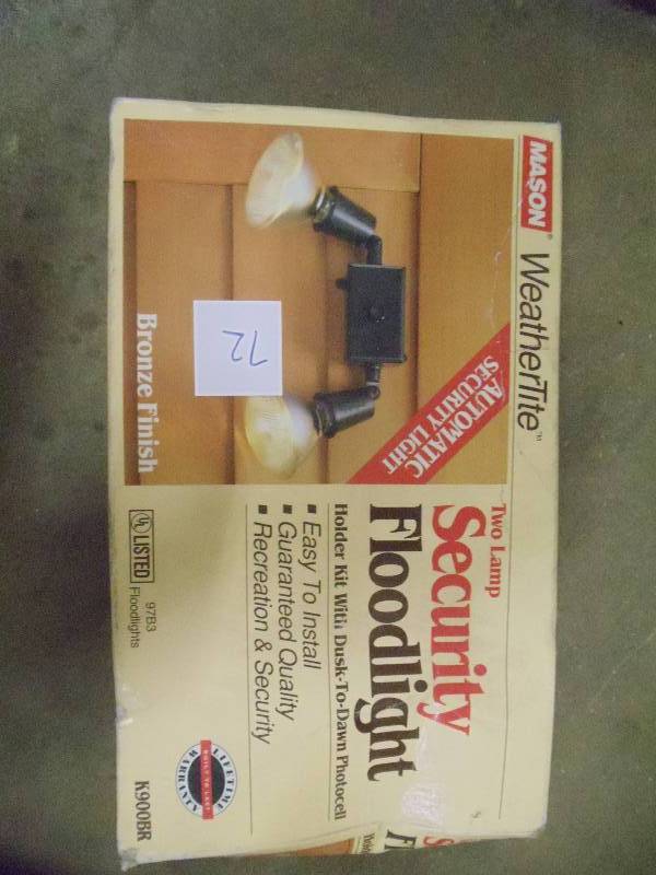 lot 72 image: Flood light