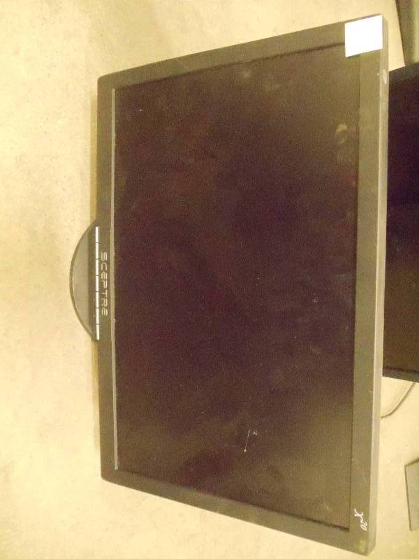 lot 74 image: Computer monitor