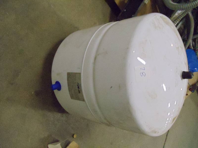lot 78 image: Pressure tank