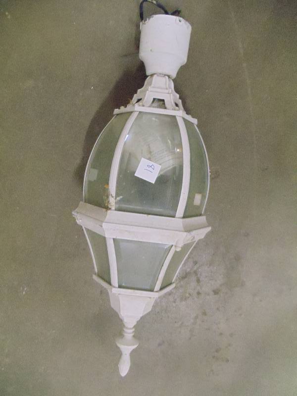 lot 81 image: Outdoor post lamp
