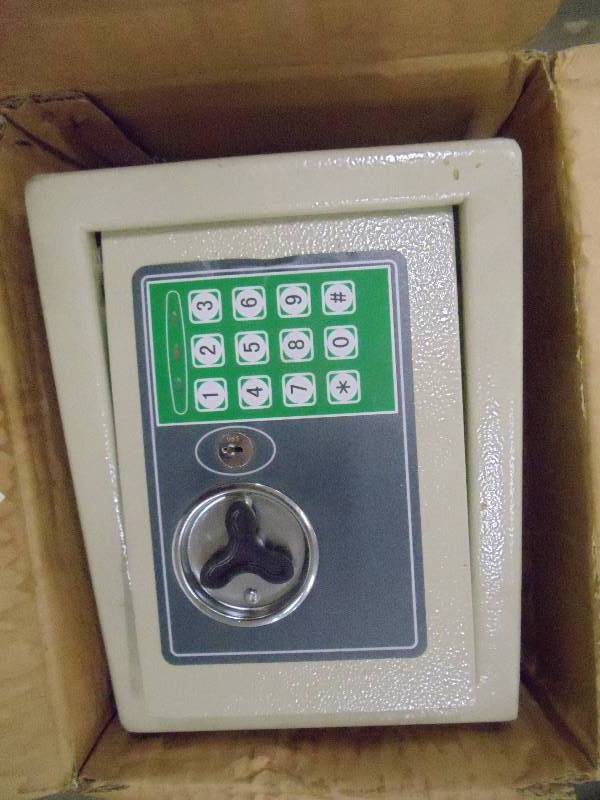 lot 93 image: 9 x 6 x 6 digital safe.