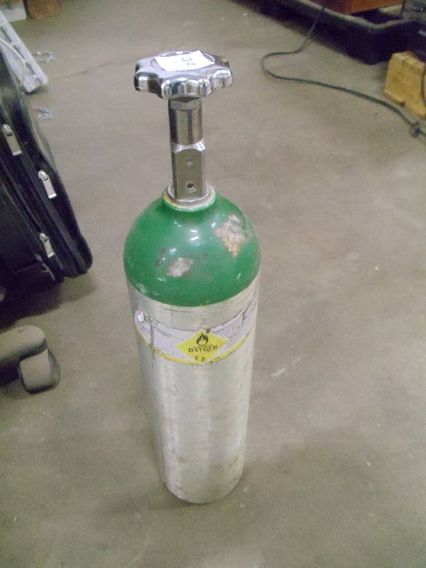 lot 99 image: Home oxygen tank