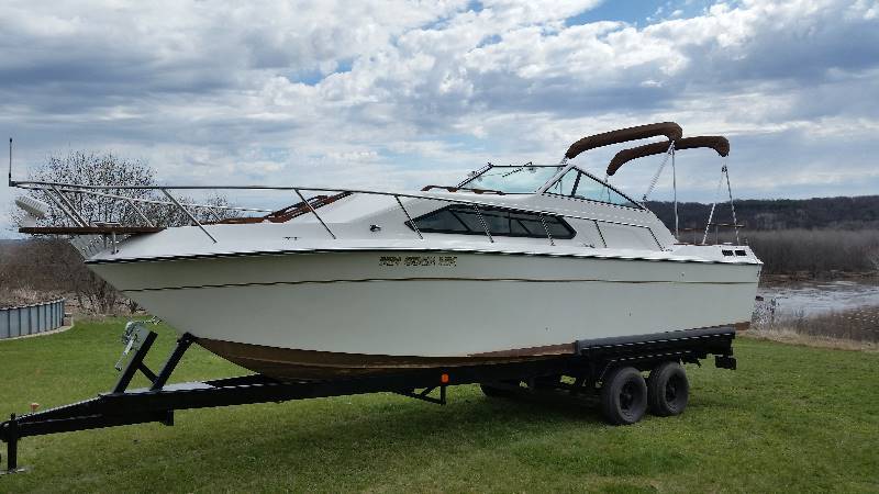 Chaparral 27ft Cabin Cruiser Toy Hauler Camper Sailboat