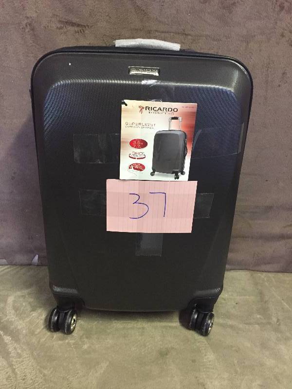 lot 37 image: Ricardo Beverly Hills Mar Vista 21-Inch 8-Wheel WheelAboard Carry On