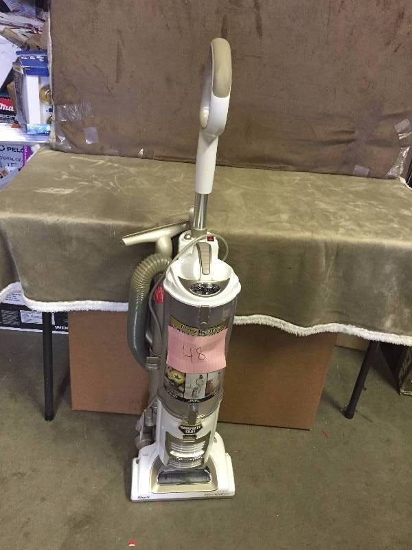 lot 48 image: Shark Professional Navigator Lift-Away Upright Vacuum Used Tested Works