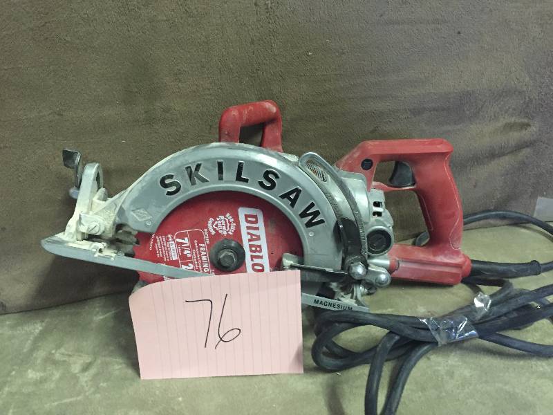 lot 76 image: 7-14 In. Magnesium Worm Drive Saw with Diablo Blade
