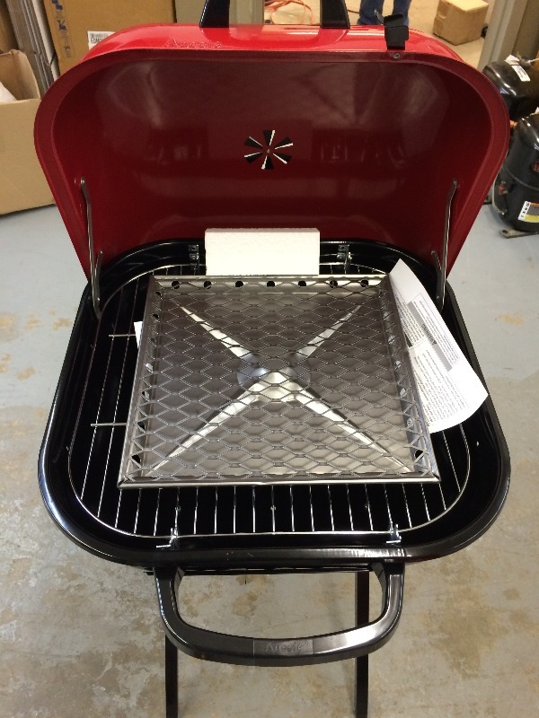 lot 4 image: New BBQ Grill  21 x 21